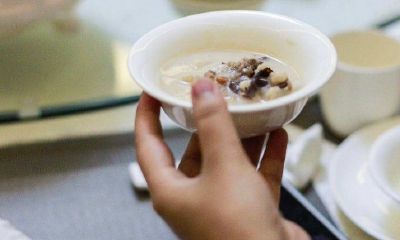 梦见吃别人的饭