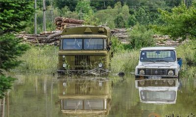 梦见自己开车掉水里