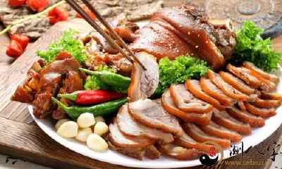 梦见自己的奶奶分猪头肉