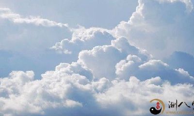 梦到天空许多云像马在奔跑