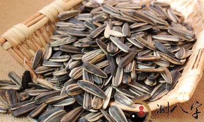 梦见瓜子撒了一地