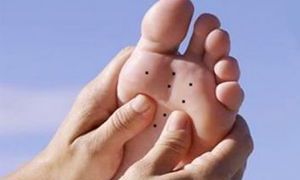 女人脚底长痣代表什么