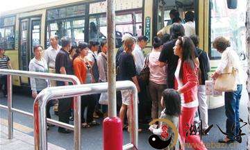 梦到自己排长队上公共汽车