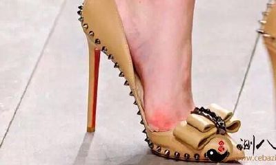 梦到高跟鞋很合脚