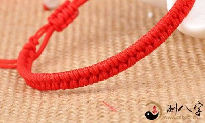 梦到寺里的红绳手链