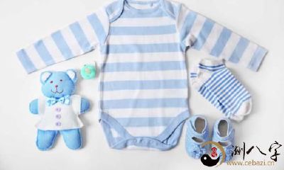 梦见买衣服和买鞋