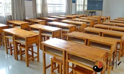 梦到课桌椅在向前挪动