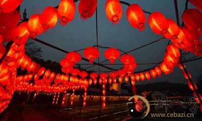 梦到漂着的大红灯笼