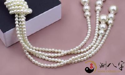 梦到珍珠手链断掉散开一地