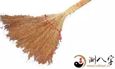 梦到自己扎扫帚