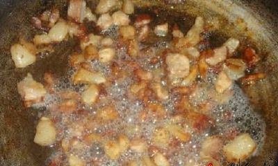 梦到自己被热油泼到