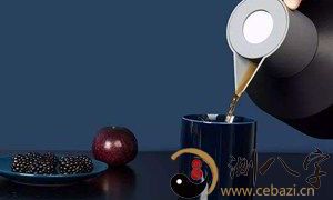 梦见水壶里水倒不完