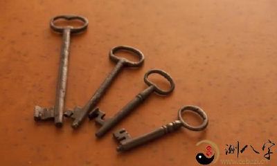 梦到门锁打不开找钥匙