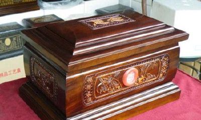 梦见骨灰盒弄翻了