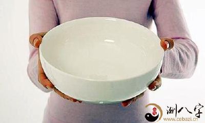 梦到拿一个空碗