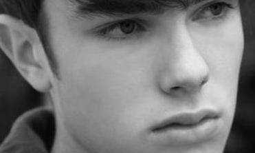 下巴有痣的面相_下巴有痣算命