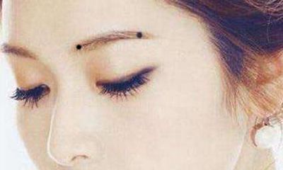 女性右眉中长痣好不好 眉中长痣面相