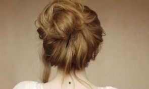 女人脖子上长痣面相图解,脖子上长痣女人面相