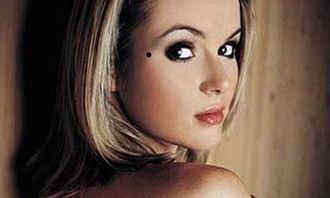 女人身体这些部位长痣,容易给老公戴绿帽