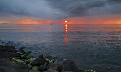 梦见死去的人在做菜(女人老是梦见死去的人)