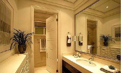 梳妆台镜子放在哪里最旺财(梳妆台放哪里风水旺)