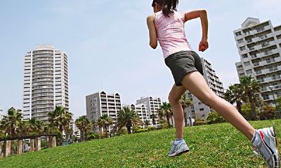 梦到自己逃跑躲藏被警察发现(双子座的守护神兽是九尾狐吗)