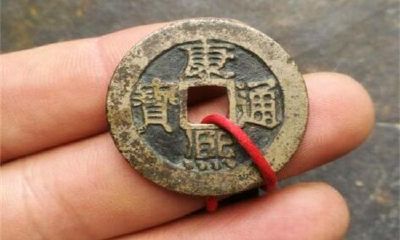 开光铜钱戴手上还是脖子上好(开光铜钱一串十三个咋用)