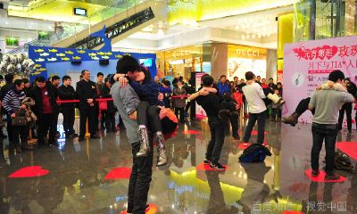 狮子座适合什么颜色(狮子座忌讳颜色是什么)