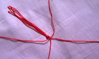 转运珠红绳手链(本命年要买红色手机壳吗)