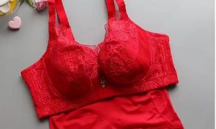 孩子本命年谁给买红衣服(本命年要什么人买最好)