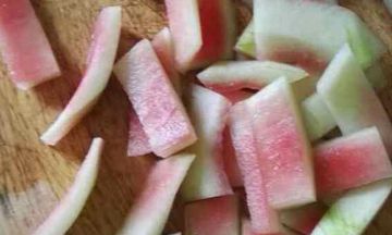 招财鱼能不能吃西瓜(招财鱼怎么做最好吃)