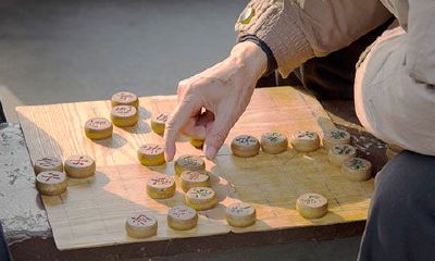 梦到过世的爷爷拿烟给我(梦见跟已故的爷爷说话)