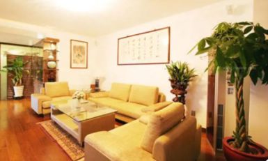 家具摆放的风水(9个客厅招财的风水布局)