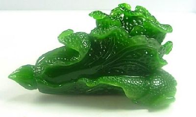 属羊人佩戴什么玉好(79年属羊终身带什么玉坠好)