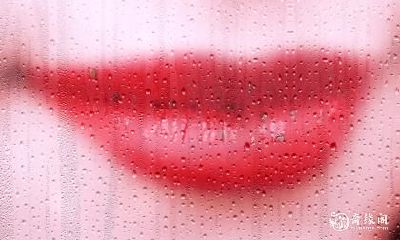 能否以乐观积极、嘴角上扬的女性为标志来衡量命运质量?