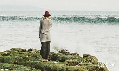 根据"上身长下短算命"说法,具备"上半身宽敞下半身狭小"特征的女性性格与命运如何?