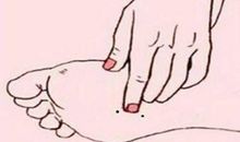 女人脚底心有痣命好吗，命很好，福禄双全