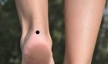 男人脚后跟长痣寓意，颜色饱满，形态好看的痣表富贵命