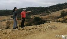 著名风水师黄俊仁带领弟子考察传说中的韩信点兵风水宝地