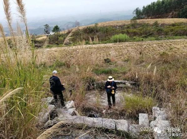 著名风水师黄俊仁带领弟子考察传说中的韩信点兵风水宝地 2