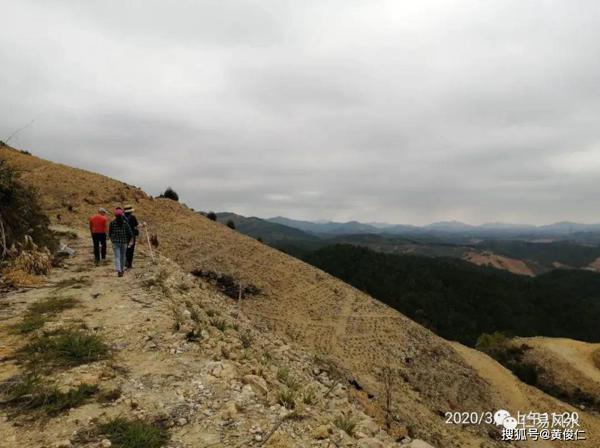 著名风水师黄俊仁带领弟子考察传说中的韩信点兵风水宝地 4