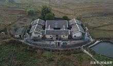 客家奇特的民居，一座以纯风水角度建造的围屋，精心布局八扇门关