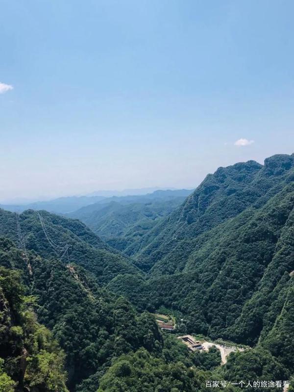 它距北京仅两小时左右的车程，曾是“清东陵后龙风水禁地”