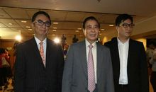 李嘉诚花百亿盖楼，请人看风水花200万，即使少赚百亿也心甘情愿