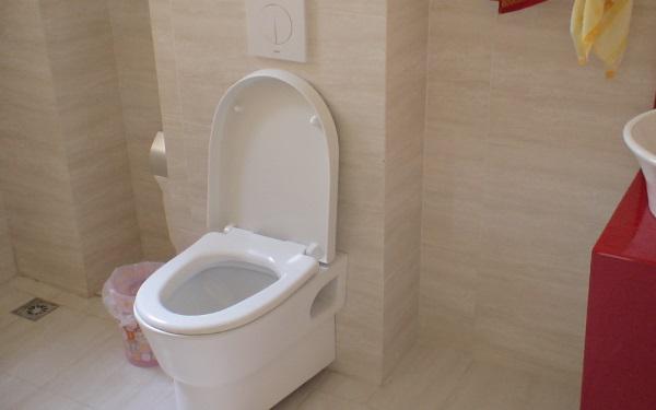 卫生间装修风水忌讳有哪些 厕所地面不要高于卧室地面 2