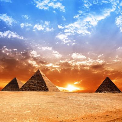 你能爬到人生金字塔哪一层？