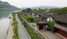 国内保存较好的古城，建筑布局精密，堪称中国风水布局的教科书