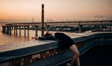 分手之后，忘不了对方，默默关注的3个星座