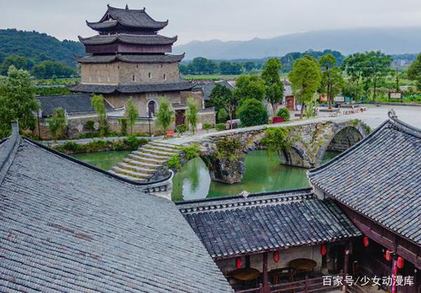 湖南境内古老村落，藏有百年石拱桥，景色优美的风水宝地！