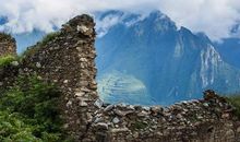 4月下旬，大运形影不离，喜事接二连三，3生肖贵人找上门，大富大贵躲不掉